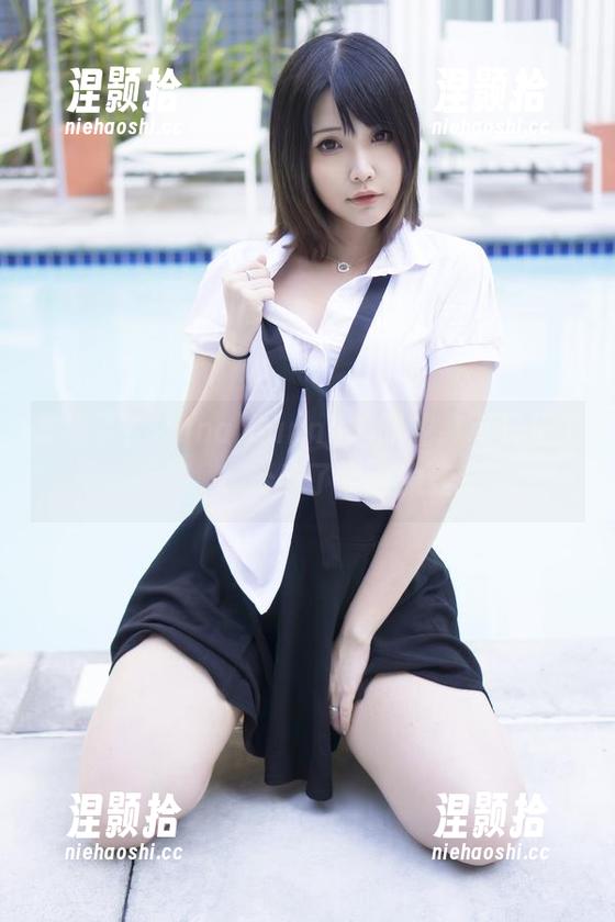 发现了？Hana Bunny的职业装不只是工作服，cos看了定会流连！